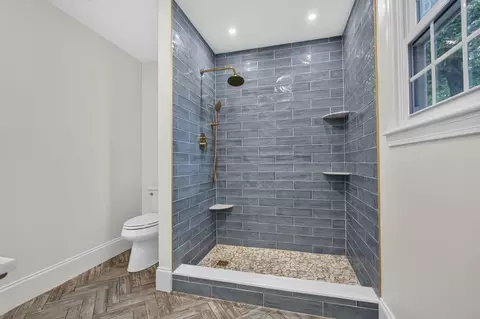 Bath - 91 Carolan Ave, Hampton, NH 03842 photo 1 of 6