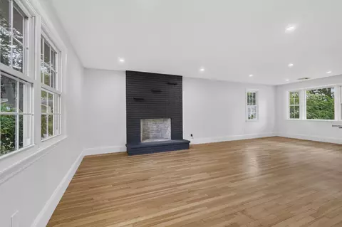 Living - 91 Carolan Ave, Hampton, NH 03842 photo 2 of 4