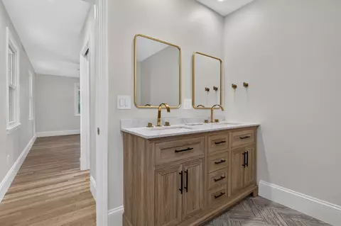 Bath - 91 Carolan Ave, Hampton, NH 03842 photo 6 of 6