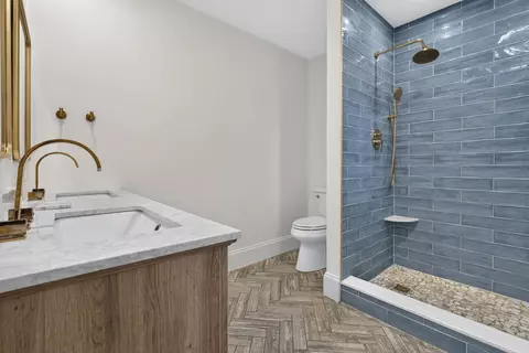 Bath - 91 Carolan Ave, Hampton, NH 03842 photo 2 of 6