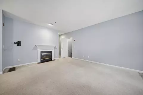 Living - 34 Mammoth Rd #18, Hooksett, NH 03106 photo 1 of 3
