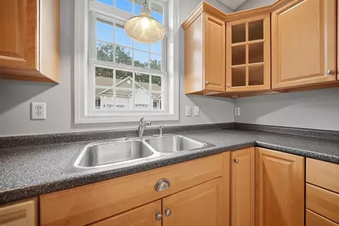 Kitchen - 34 Mammoth Rd #18, Hooksett, NH 03106 photo 3 of 3