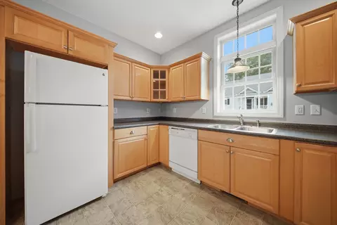 Kitchen - 34 Mammoth Rd #18, Hooksett, NH 03106 photo 2 of 3