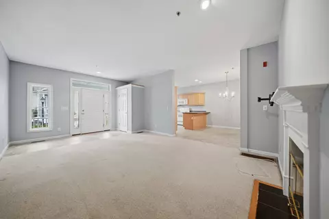 Living - 34 Mammoth Rd #18, Hooksett, NH 03106 photo 3 of 3