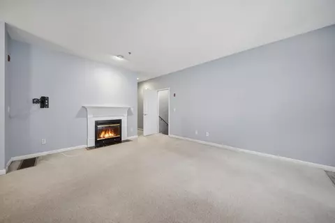 Living - 34 Mammoth Rd #18, Hooksett, NH 03106 photo 2 of 3