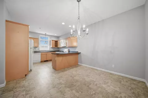 Dining - 34 Mammoth Rd #18, Hooksett, NH 03106 photo 1 of 2