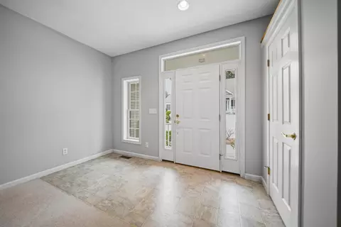 Entry Way - 34 Mammoth Rd #18, Hooksett, NH 03106 photo 1 of 2