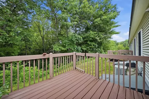 Exterior - 34 Mammoth Rd #18, Hooksett, NH 03106 photo 3 of 4