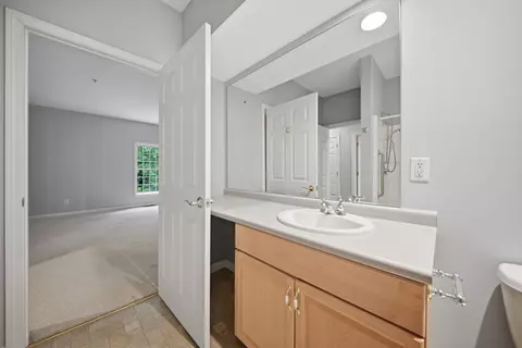 Bath - 34 Mammoth Rd #18, Hooksett, NH 03106 photo 2 of 2