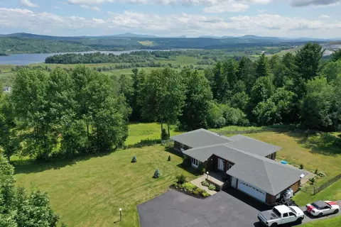 537 Memphremagog Vws, Newport, VT 05855