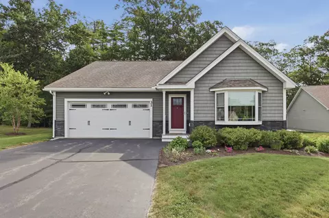 31 Castle Ct #31, Kingston, NH 03848