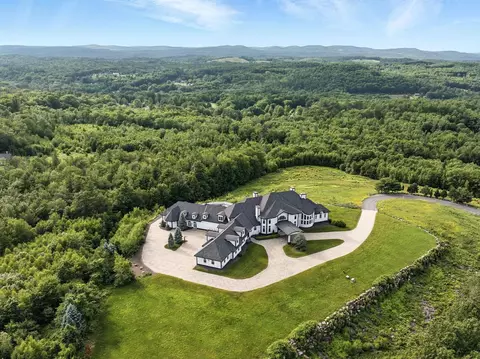 94 Foxberry Dr, New Boston, NH 03070