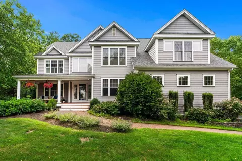 23 Chisholm Farm Dr, Stratham, NH 03885