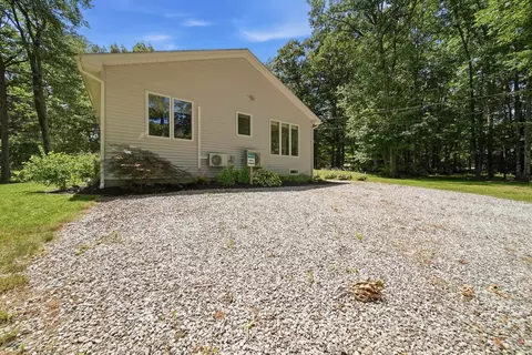 Exterior - 1 Rock Forest Dr, Hooksett, NH 03106 photo 4 of 5