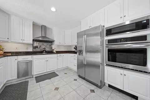 Kitchen - 1 Rock Forest Dr, Hooksett, NH 03106 photo 2 of 3