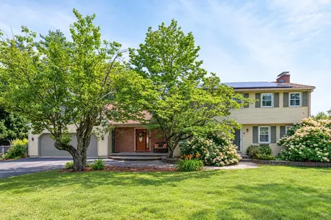 8 Sullivan Rd, Hudson, NH 03051
