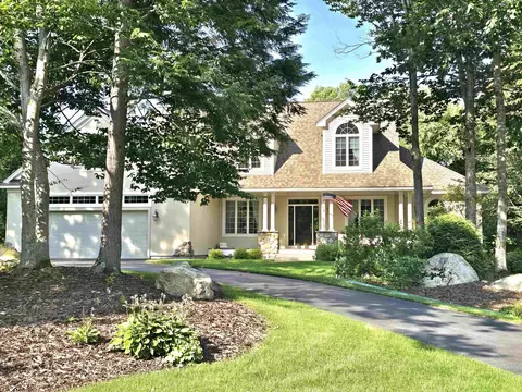 22 Moat Ln, Hales Location, NH 03860