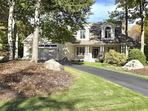 22 Moat Ln, Hales Location, NH 03860