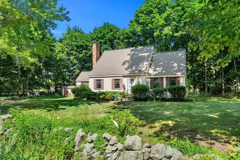 Exterior - 2 Noel St, Hampton, NH 03842 photo 4 of 7
