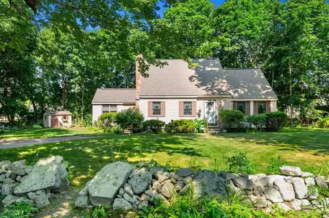 Exterior - 2 Noel St, Hampton, NH 03842 photo 3 of 7