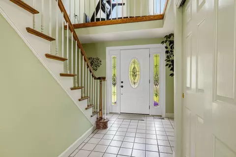 Entry Way - 3 Gold Post Rd, Dover, NH 03820 photo 3 of 6