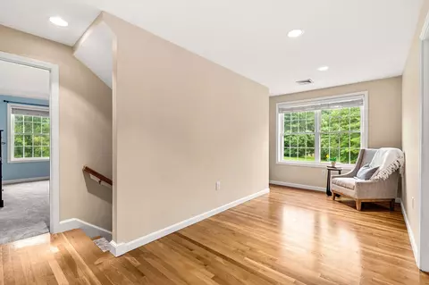 Entry Way - 8 Leni Rd, Windham, NH 03087 photo 4 of 4