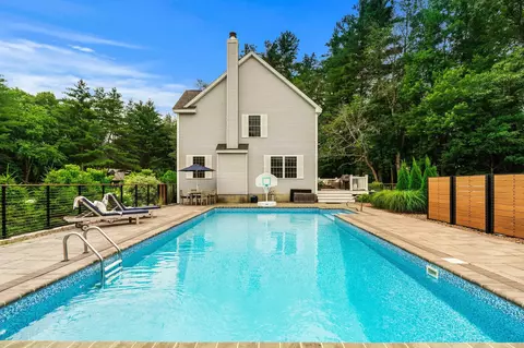 Exterior - 8 Leni Rd, Windham, NH 03087 photo 8 of 12