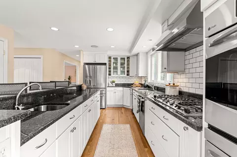Kitchen - 8 Leni Rd, Windham, NH 03087 photo 3 of 4
