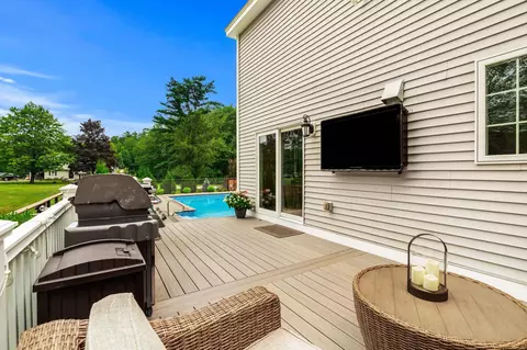 Exterior - 8 Leni Rd, Windham, NH 03087 photo 5 of 12