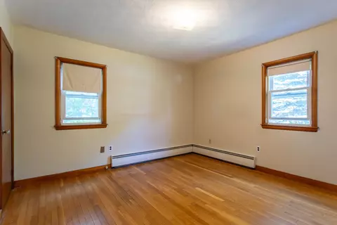 Bedroom - 16 Tuck Rd, Hampton, NH 03842 photo 4 of 6