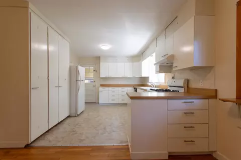 Kitchen - 16 Tuck Rd, Hampton, NH 03842 photo 3 of 3