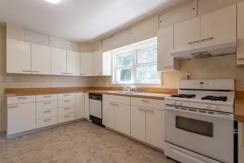 Kitchen - 16 Tuck Rd, Hampton, NH 03842 photo 2 of 3