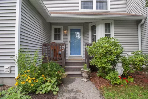 201 Winding Pond Rd, Londonderry, NH 03053