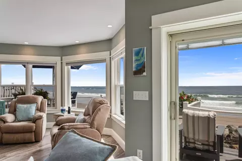 Living - 4 Noreast Ln, Hampton, NH 03842 photo 3 of 11