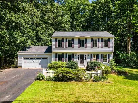 14 Davis Rd, Merrimack, NH 03054