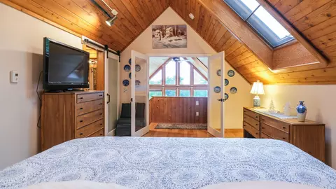 Bedroom - 99 Johnson Loop, Ludlow, VT 05149 photo 8 of 12