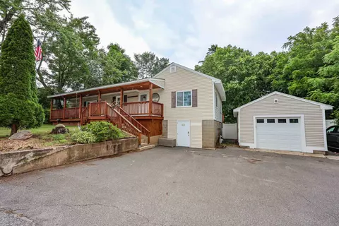 4 Caron St, Merrimack, NH 03054