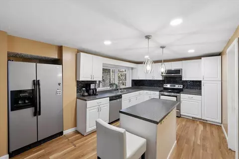 549 Lake Ave, Manchester, NH 03103