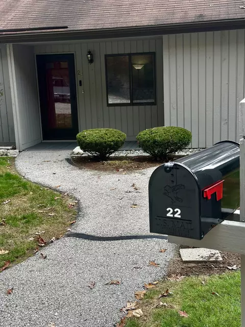 22 Essex Green Rd #22B, Merrimack, NH 03054