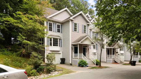 36 Georgetown Dr, Nashua, NH 03062