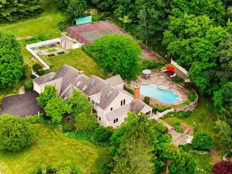 98 Dow Rd, Hollis, NH 03049
