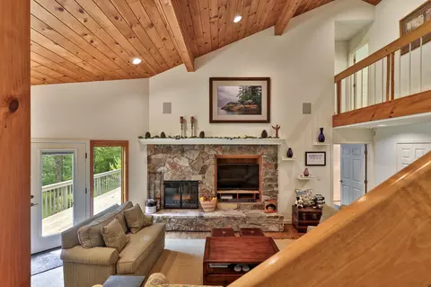 Living - 58 Knoll Dr, Killington, VT 05751 photo 9 of 9