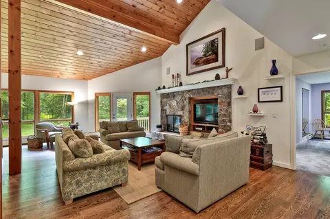 Living - 58 Knoll Dr, Killington, VT 05751 photo 1 of 9