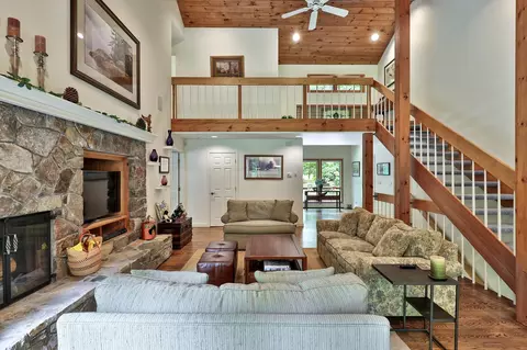 Living - 58 Knoll Dr, Killington, VT 05751 photo 2 of 9