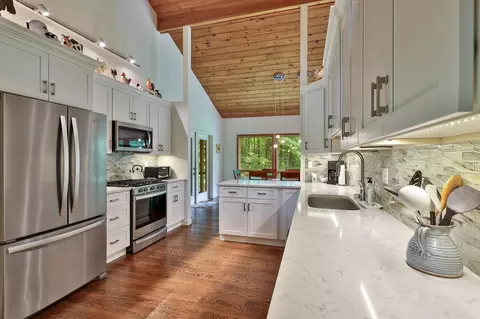 Kitchen - 58 Knoll Dr, Killington, VT 05751 photo 1 of 3
