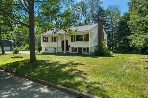 8 Deborah Dr, South Burlington, VT 05403
