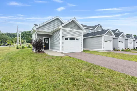 13 Clover Ln, Hinesburg, VT 05461