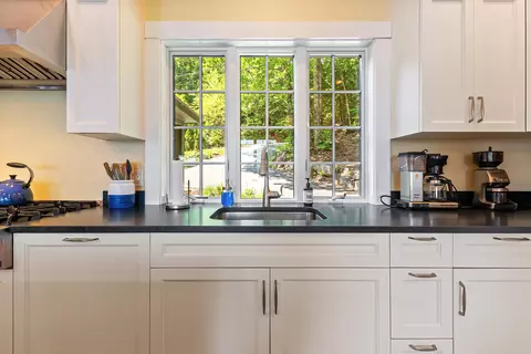 Kitchen - 7 Bay Point Ln, Sunapee, NH 03782 photo 3 of 7