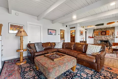 Living - 7 Bay Point Ln, Sunapee, NH 03782 photo 8 of 8
