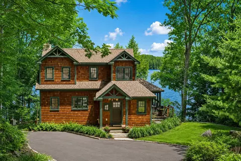 Exterior - 7 Bay Point Ln, Sunapee, NH 03782 photo 3 of 10
